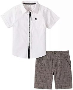 Conjunto Calvin Klein Camisa Branca e Bermuda cinza
