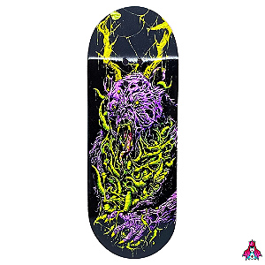 Deck marca Custom linha *Premium Series* medida 34x96mm modelo “Slaughter Bear“ + Tape Alien Stardust V2 (100% Maple)