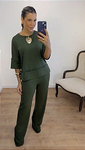 Conjunto em moletinho. Tam. M . Cor verde.