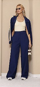 Conjunto em crepe e viscose. Tam. M. Marinho listra bege