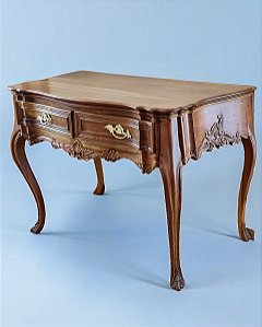 Mesa estilo D. José em madeira nobre c / 2 gavetas.