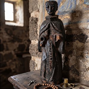 Antiga imagem de Santo Antônio em madeira