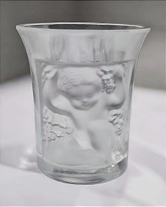 Pequeno copo em vidro artístico Lalique  .