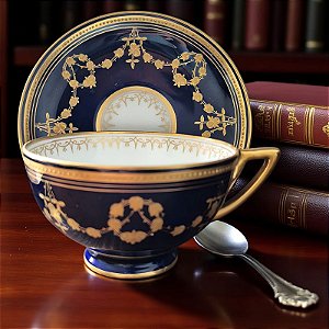 Xicara para chá azul cobalto e dourado ´´Áustria``.