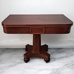 Mesa console com rodízios e tampo dobrável