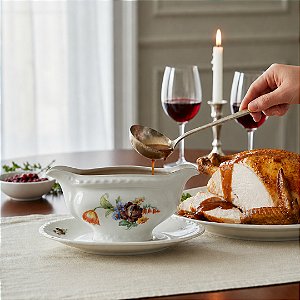 Molheira em porcelana europeia com decoração floral
