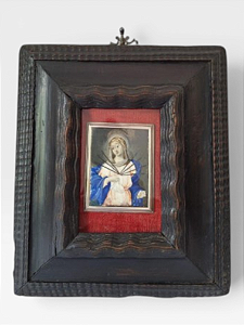 Antiga miniatura pintada a mão com espessa moldura em madeira maciça