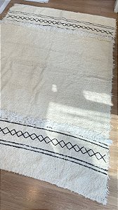 Tapete Natural Cru com Bordado Preto