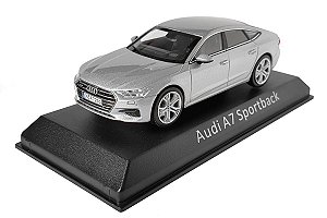 Miniatura Audi A7 Sportback 2017 Prata 1/43 Iscale - Detalhe -
