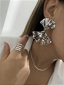 BRINCOS LEQUE VAZADO- PRATEADO