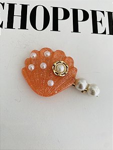 BROCHE DE CABELO CONCHA COM PÉROLAS