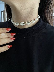 CHOKER BÚZIOS FIO DOURADO