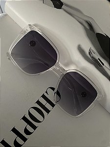 ÓCULOS FASHION OVERSIZED- ARMAÇÃO CRISTAL