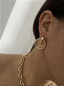 BRINCO JENNY DOURADO