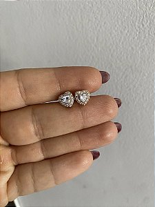 BRINCOS DELICATE CORAÇÃO - ZIRCÔNIAS- DOURADO