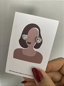 BRINCOS DELICATE CORAÇÃO _ ZIRCÔNIAS- PRATEADO