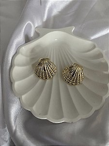 BRINCOS CONCHA DOURADA