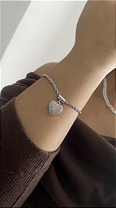 PULSEIRA TORCIDA COM PINGENTE CORACAO EM ZIRCÔNIAS