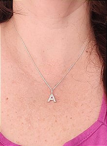 COLAR PINGENTE LETRA MICROZIRCÔNIAS PRATA 925