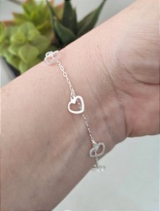 PULSEIRA CORAÇÕES VAZADOS PRATA 925