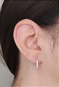 MEIA ARGOLA M COM ZIRCÔNIAS PRATA 925