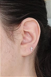 PIERCING CRUZ CRAVEJADO ZIRCÔNIA PRATA 925