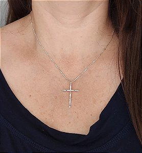 COLAR DE PRATA CRUZ CRAVEJADA COM ZIRCÔNIAS COLORIDAS