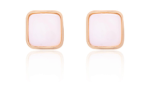 Brinco pedra natural madrepérola quadrado banho ouro 18k.