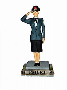 Boneca de resina Policial Militar (continência)