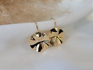 Brinco gancho círculo liso folheado a ouro 18k