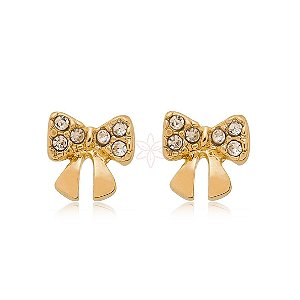 Brinco pequeno de laço com pedrinhas de cristal folheado em ouro 18k