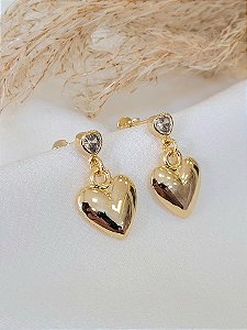 Brinco coração pingente abaulado folheado em ouro 18k