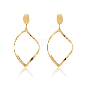 Brinco torcido liso com pedras de zirconia folheado em ouro 18k