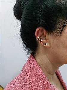 Piercing fake e brincos minimalistas