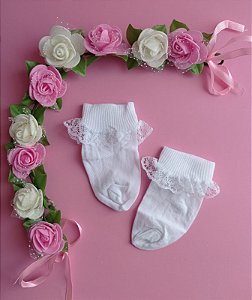 Meia branca com renda para bebê