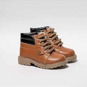 COTURNO MENINO - COR CARAMELO - LINHA KIDS
