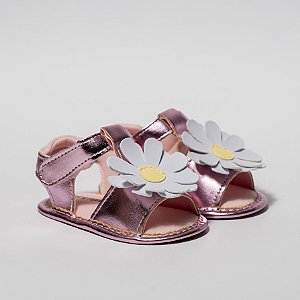 SANDALIA FEMININA MARGARIDA - ENFEITE DE 3 ROSAS - COR ROSA METALIZADA - LINHA BABY