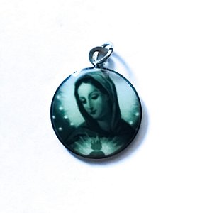 Medalha resinada Nossa Senhora Chama de Amor (2,5 cm)