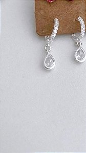 Argola cravejada com gota