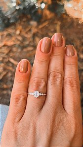 Anel zircônia gota oval com cravejado