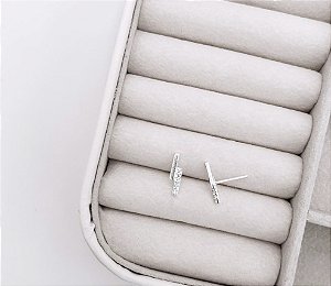 Brinco 2 palitos liso e cravejado