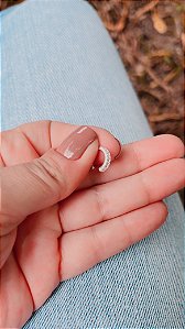 PIERCING DE CARTILAGEM CRAVEJADO COM ZIRCÔNIAS