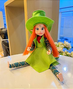 Ser mágico - menina cabelo laranja, cartola e roupa verde