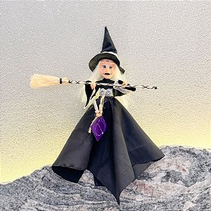 Ser Mágico – Bruxa roupa preta com Vassoura