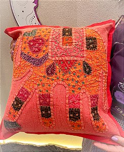 Almofada Indiana - Vermelho com Estampa de Elefante