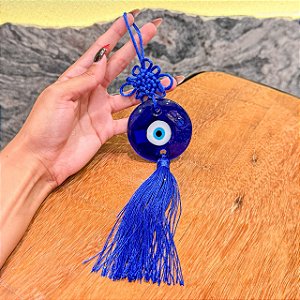 Olho grego em vidro com detalhe em macrame
