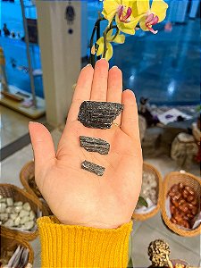 Turmalina negra bruta - diversos tamanhos