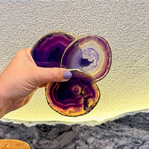 Chapa de Ágata Natural cor Roxa com Borda Dourada