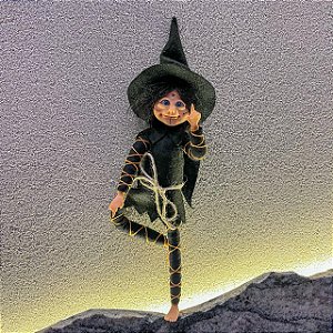 Ser Mágico - Menino cabelo preto e roupa preta