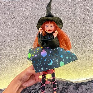 Ser Mágico - Menina Cabelo Ruivo e Roupa de planetas